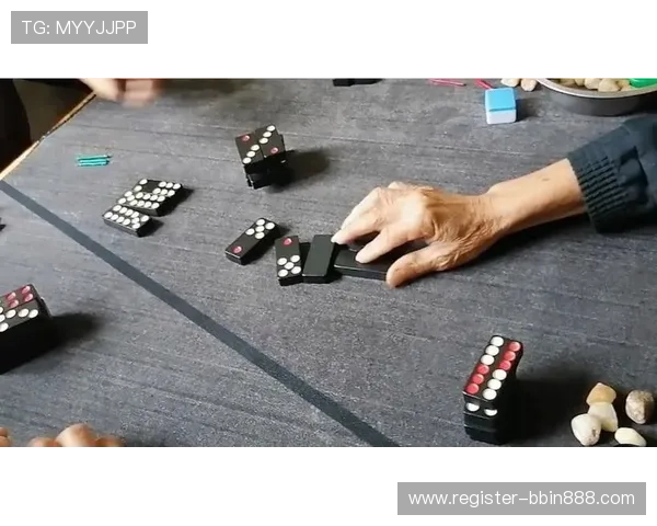 打牌九的策略秘籍：从布局到心理战的全方位提升技巧